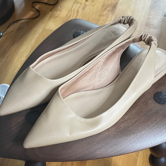 H&M Women's Beige Pointed Flats - Picture 1 of 4